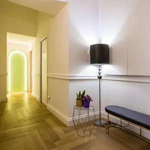 Hold - Luxury Panzió